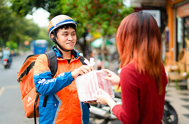 Ahamove tiên phong tại thị trường giao hàng nội thành