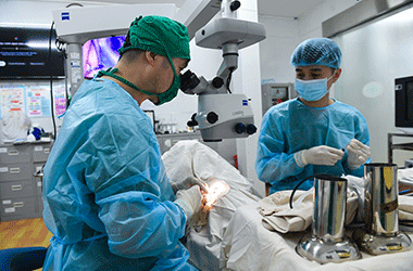 Mổ mắt miễn phí - Nỗ lực chung tay vì cộng đồng