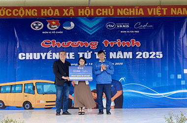 Người Bạn Vàng và Cashion tặng xe đạp cho học sinh dân tộc thiểu số