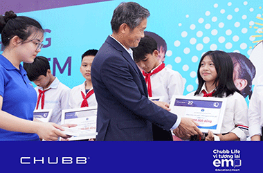 Chubb Life trao 2.000 suất học bổng tiếp sức cho học sinh vượt khó