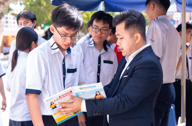 Gen Z được gì từ HUTECH Scholarship Tour 2026?