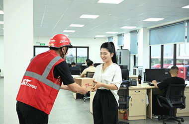 J&T Express: 8 năm lấy trải nghiệm khách hàng làm trọng tâm phát triển