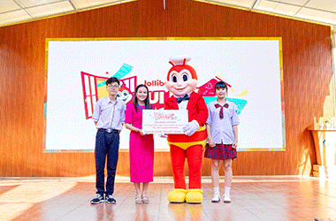 Jollibee trao 150 học bổng đến học sinh qua dự án
