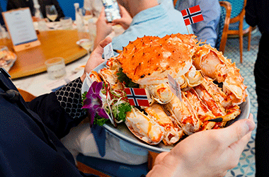 Cua Hoàng đế đỏ Na Uy - lựa chọn cho quà tặng và tiệc cuối năm