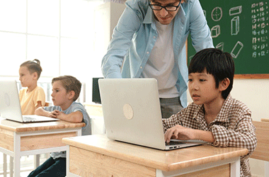 AI vào lớp học: cần giữ tư duy độc lập cho trẻ
