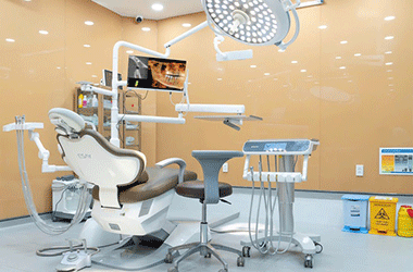 Nha khoa Phương Sen - Chuyên implant cho người lớn tuổi