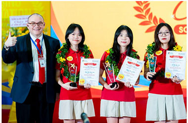 Dấu ấn trưởng thành của học sinh Royal School tại lễ tổng kết 2025