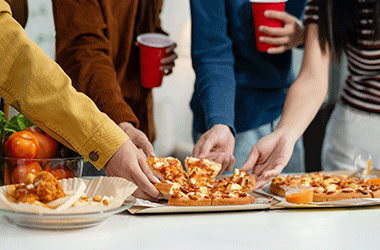 Hết cảnh '9 người 10 ý', ShopeeFood khao tiệc liên hoan dịp 20-11 mượt mà