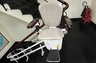 Sống độc lập tuổi xế chiều: Khi cầu thang không còn là rào cản