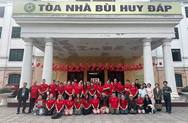 Sinh viên Đại học Tasmania giao lưu học tập tại Học viện Nông nghiệp Việt Nam