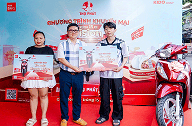 Bánh bao Thọ Phát trao xe Vision cho khách hàng trúng thưởng