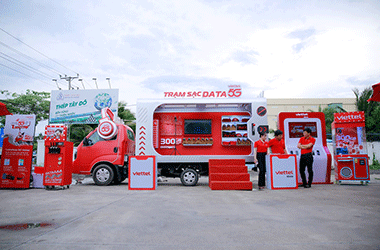 Chuyến xe công nghệ mang 5G đến tận tay người dân miền Tây
