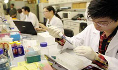 Hỗ trợ tối đa 300 USD/người/tháng học sau tiến sĩ ở nước ngoài