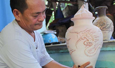 Truyền nhân nức tiếng làng gốm Mỹ Thiện