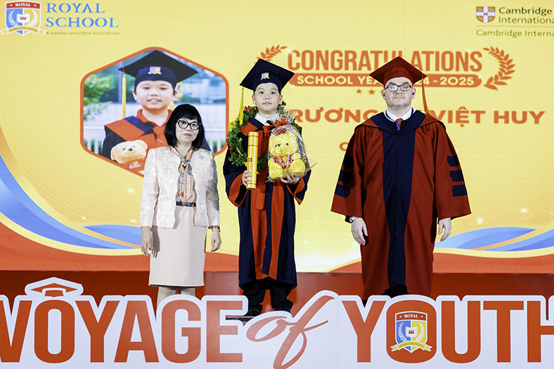 Dấu ấn trưởng thành của học sinh Royal School tại lễ tổng kết 2025
