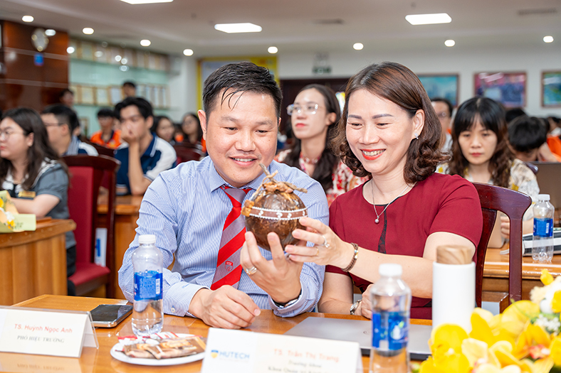 Học Quản trị kinh doanh: Sức hút từ mô hình thực tiễn