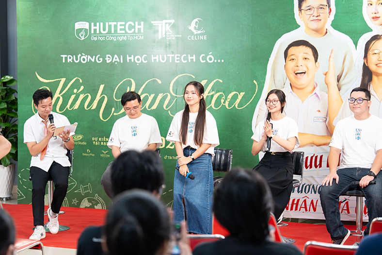 Nhiều thí sinh đến HUTECH đăng ký học bổng 25