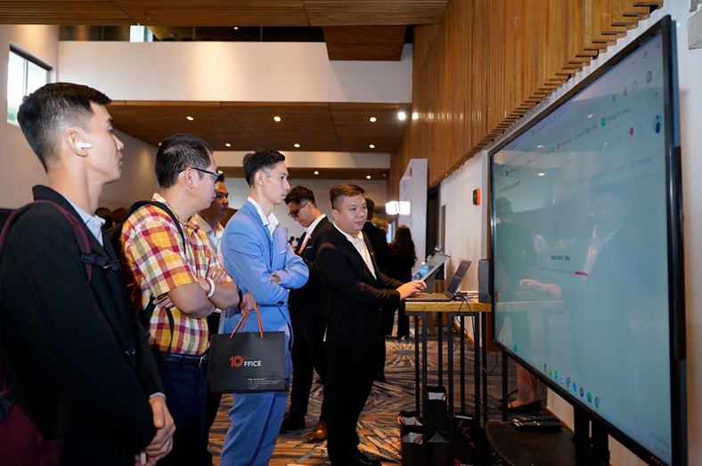 giúp CEO thiết lập cách doanh nghiệp vận hành trong kỷ nguyên AI