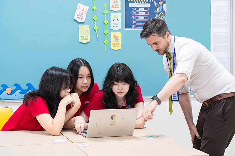 Học sinh Royal School thảo luận cùng giáo sư hàng đầu thế giới