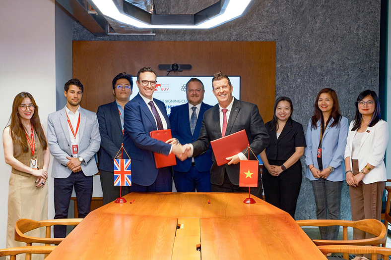 BUV đưa chương trình đào tạo từ đại học 200 năm ở Manchester về Việt Nam
