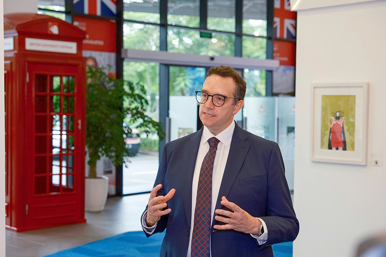 BUV đưa chương trình đào tạo từ đại học 200 năm ở Manchester về Việt Nam