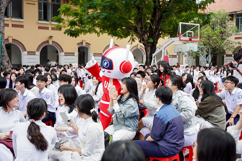 UEF cùng gen Z chọn ngành trong kỷ nguyên AI và xét học bổng sớm