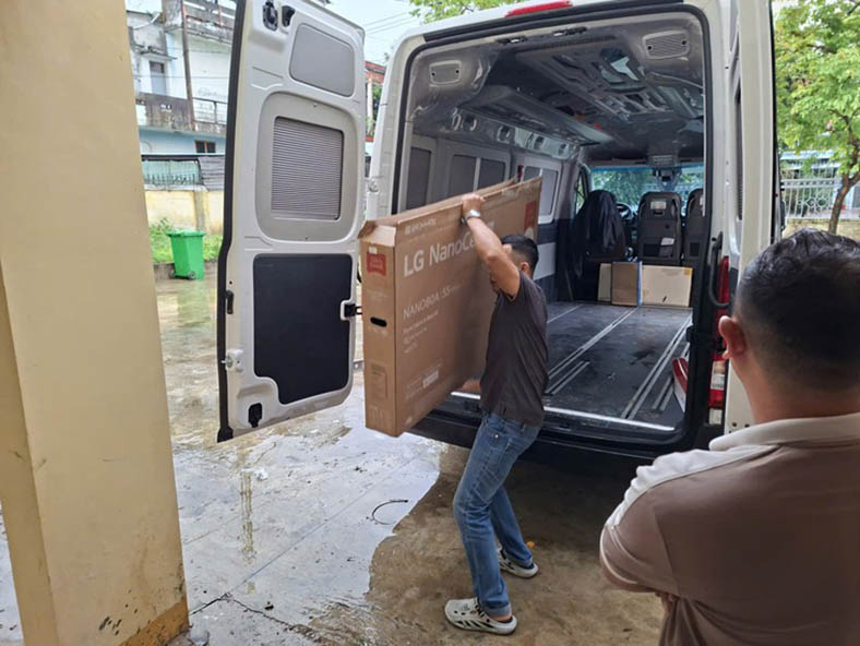 LG sửa chữa thiết bị hư hỏng sau mưa lũ tại miền Trung