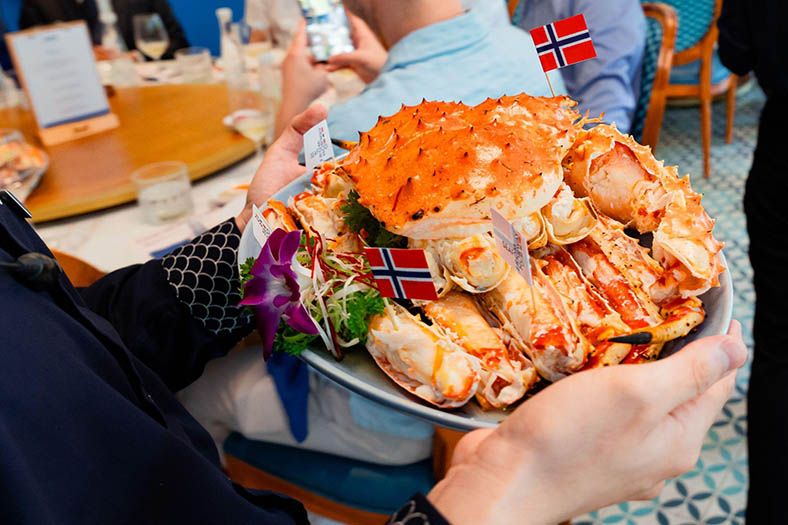 Cua Hoàng đế đỏ Na Uy - lựa chọn cho quà tặng và tiệc cuối năm