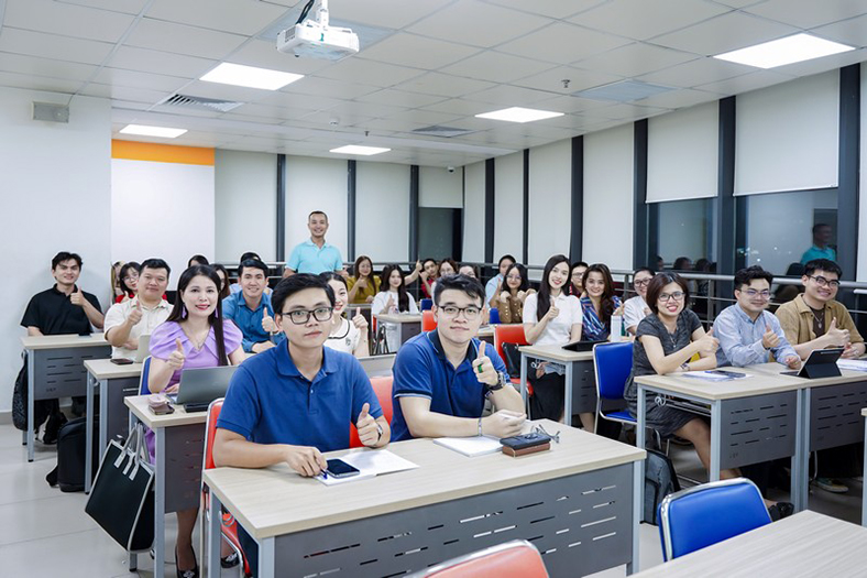 UEF đào tạo thạc sĩ Marketing thực tiễn, gắn với xu thế chuyển đổi số