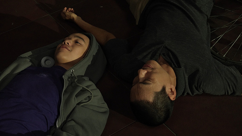 Con Kể Ba Nghe: Sau tất cả, cái ôm của bố là điều con cần