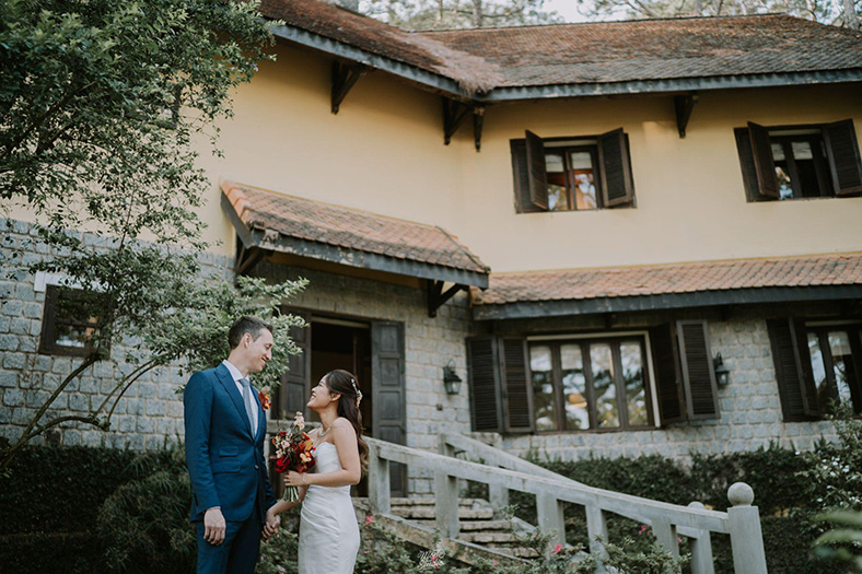 Tiệc cưới trong sân vườn biệt thự Pháp cổ