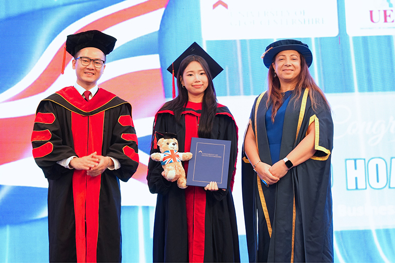 Hơn 300 suất học bổng cho chương trình cử nhân quốc tế UEF năm 2026