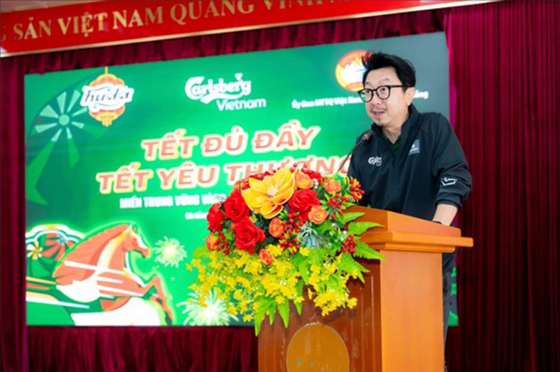 Carlsberg trao 7.500 phần quà Tết đến người dân miền Trung