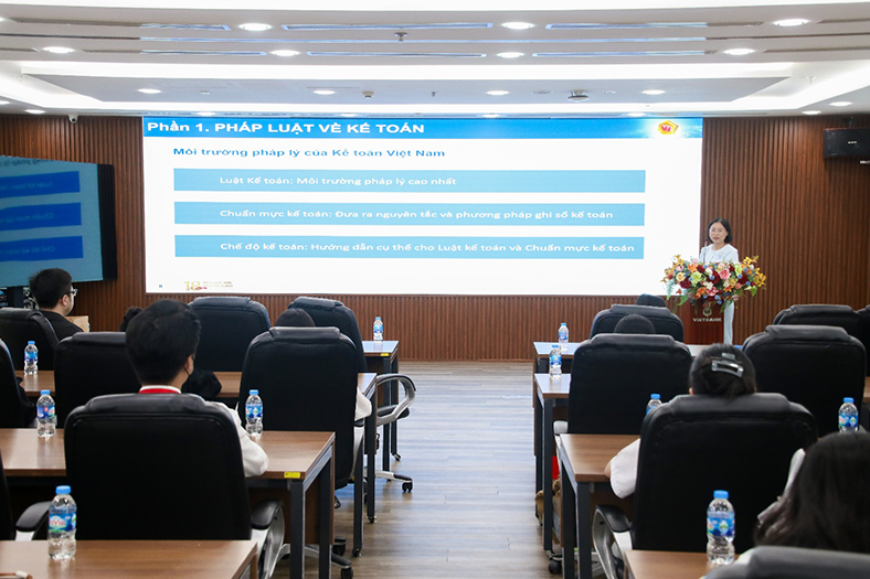 Cơ hội nhận học bổng 100% ngành kế toán khi đăng ký sớm tại UEF