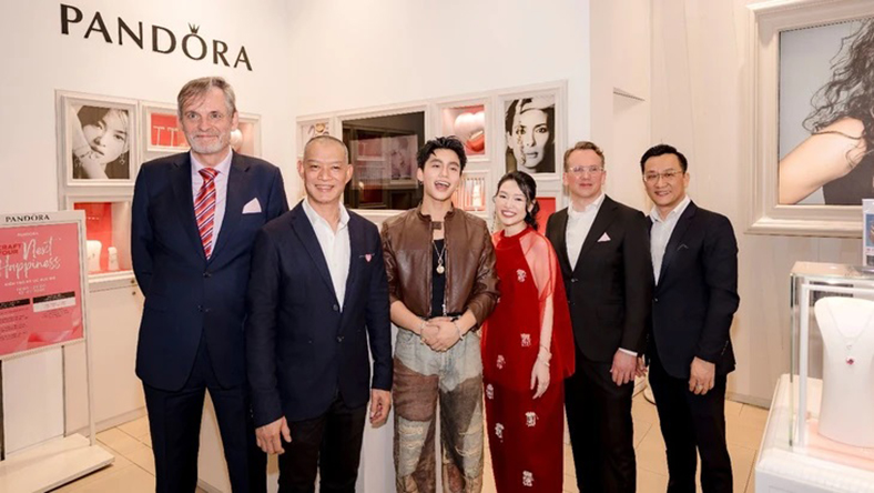 Pandora giới thiệu 2 bộ sưu tập mới với sự đồng hành của ca sĩ MONO