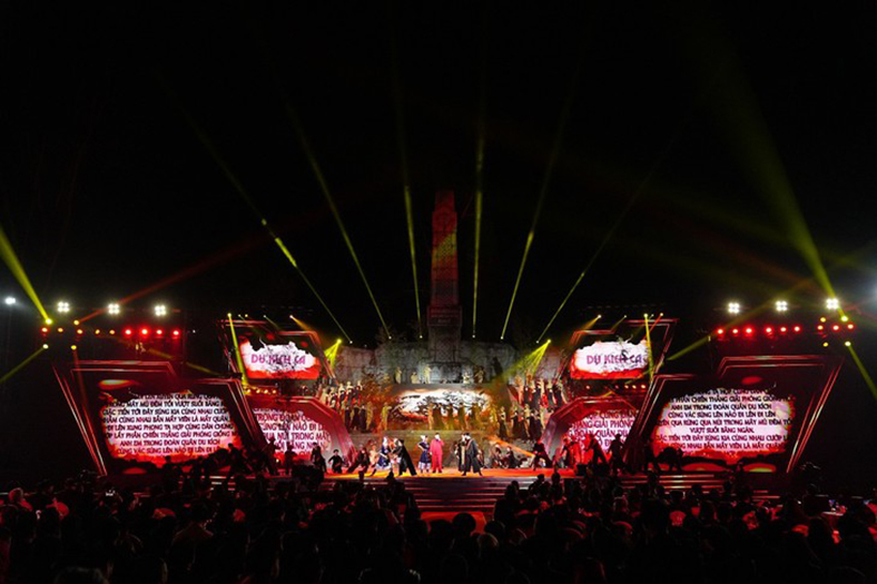 Xúc động trào dâng tại Cầu truyền hình Kỷ niệm 85 năm ngày Bác Hồ về nước