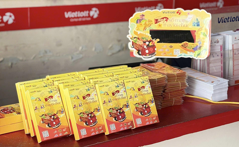 Tết càng gần, điểm bán vé số Vietlott càng đông