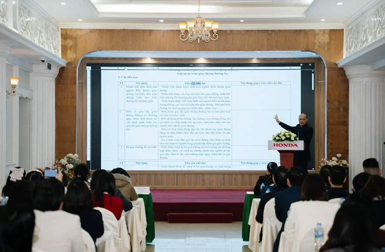 Tọa đàm xây dựng tài liệu giáo dục an toàn giao thông trong trường học