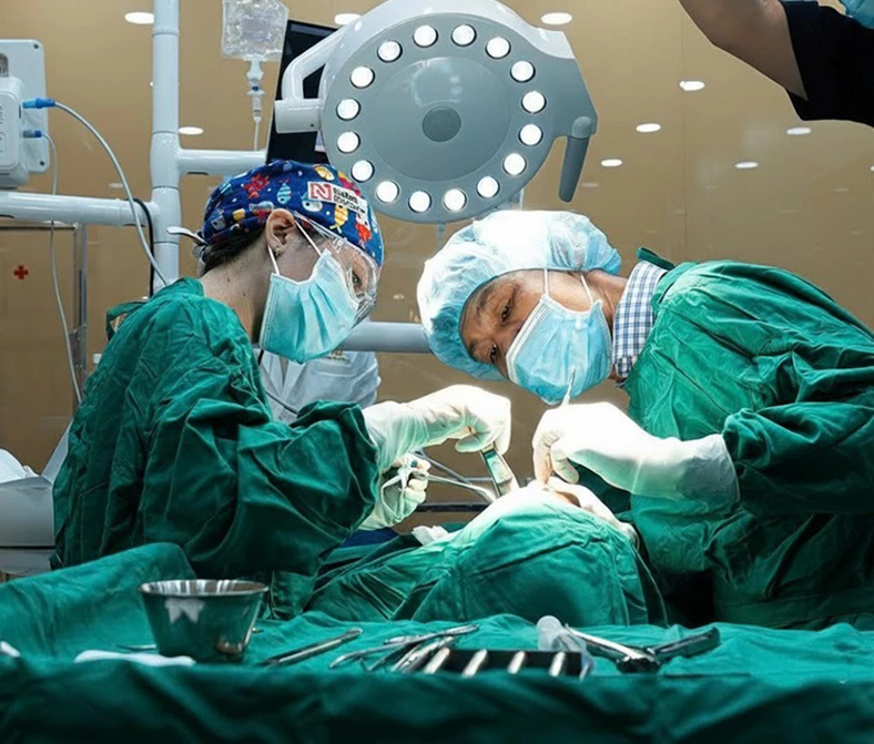 Nha khoa Phương Sen - Chuyên implant cho người lớn tuổi