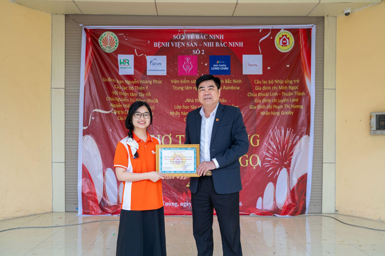 Gooby tặng hàng trăm suất quà cho bệnh nhi