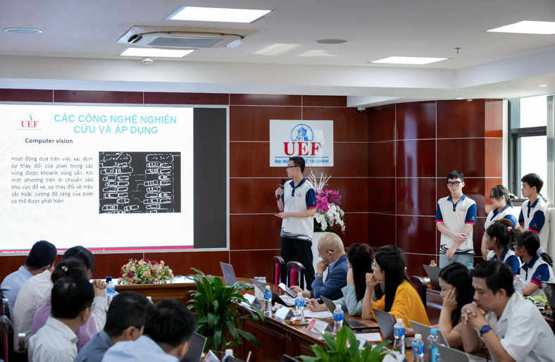 Thí sinh có cơ hội nhận học bổng sớm ngành công nghệ thông tin UEF