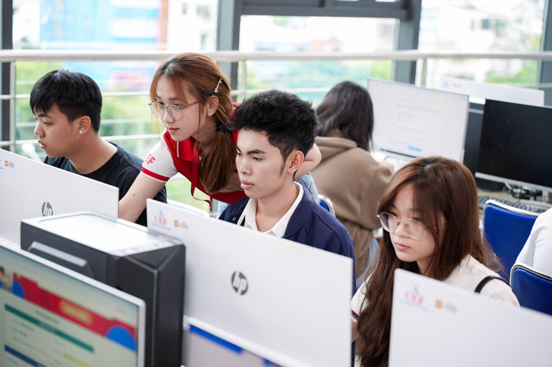 Thí sinh đăng ký kỳ thi V-SAT năm 2026 để mở rộng cơ hội vào đại học