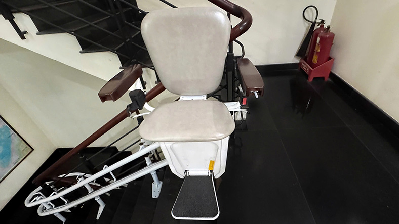 Sống độc lập tuổi xế chiều: Khi cầu thang không còn là rào cản