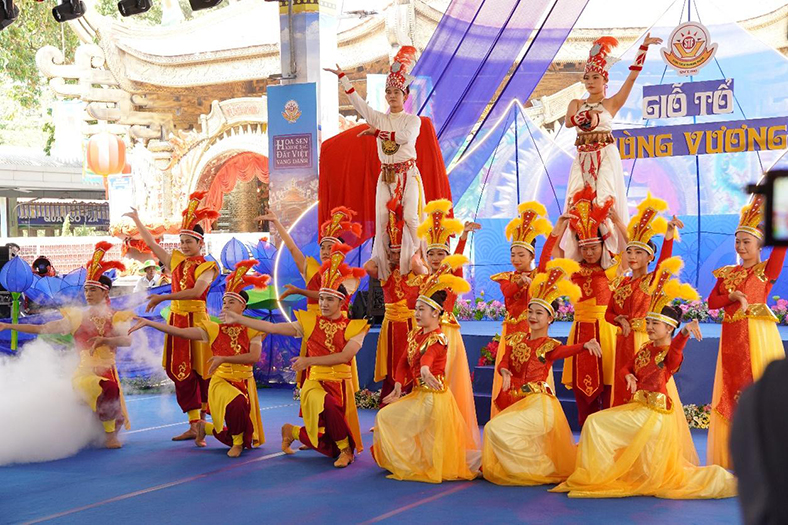 Suối Tiên tặng 10.000 phần gạo lộc cho du khách dịp Giỗ Tổ