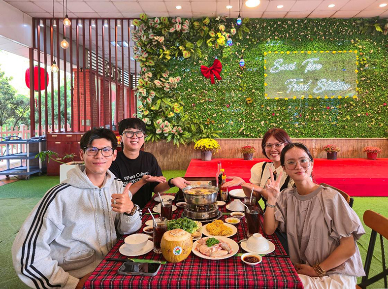 Suối Tiên tặng 10.000 phần gạo lộc cho du khách dịp Giỗ Tổ