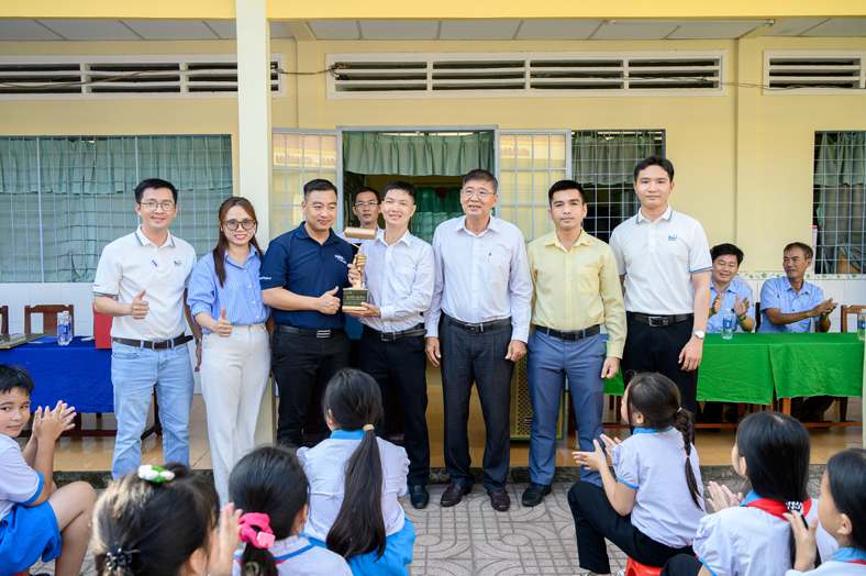 Khi người thợ sơn lan tỏa sắc màu cộng đồng