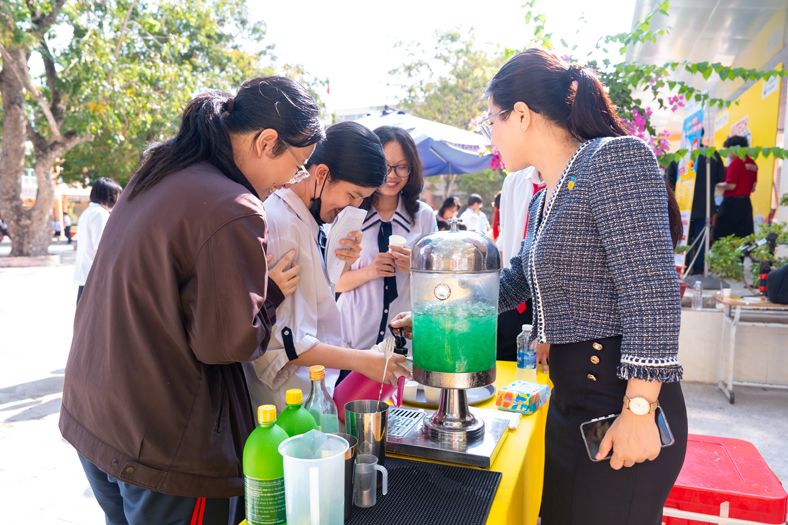 Gen Z được gì từ HUTECH Scholarship Tour 2026?