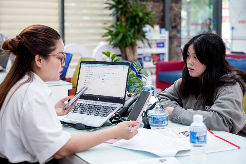 Nhiều thí sinh sớm chọn xét học bạ vào trường đại học song ngữ