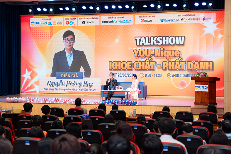 Huy Forum cùng sinh viên Ngôn ngữ Anh HUTECH giải mã hành trình 'Khoe chất - Phất danh'