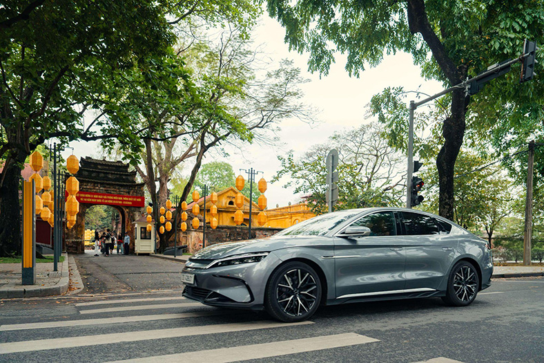 Xe điện BYD đồng hành triển lãm nghệ thuật 'Trời, Non, Nước'